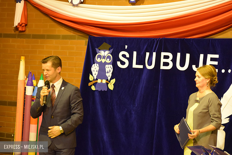 Pasowanie pierwszoklasistów