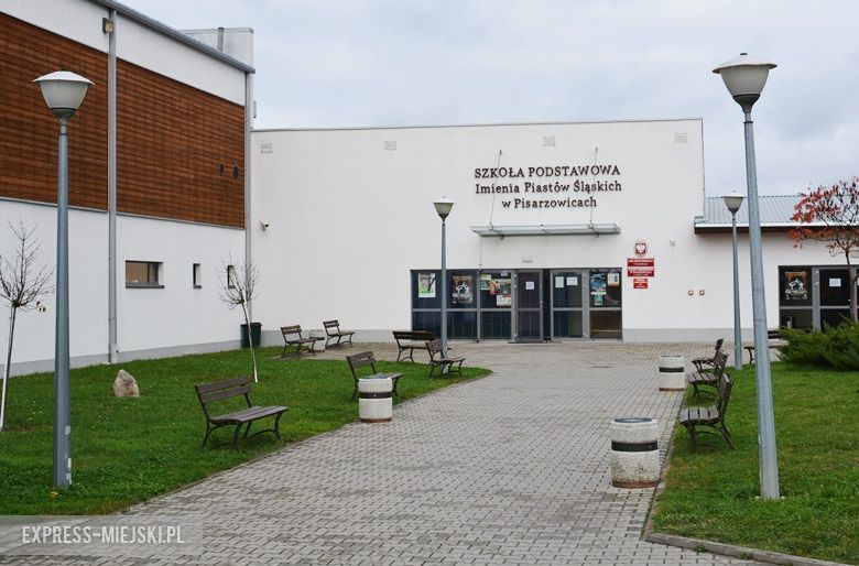 Szkoła w Pisarzowicach