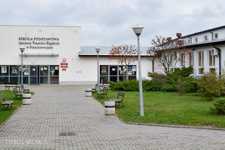 Szkoła w Pisarzowicach