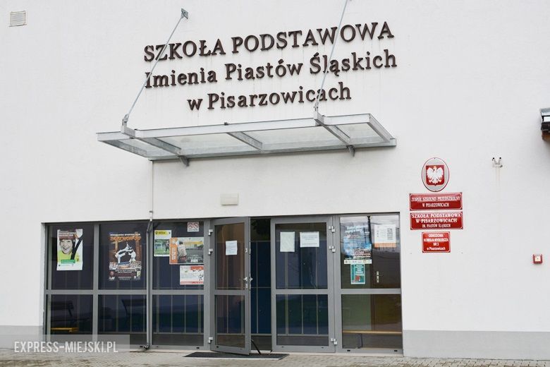Szkoła w Pisarzowicach