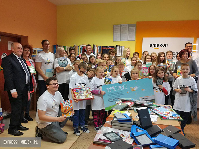 Amazon wręczył szkole książki