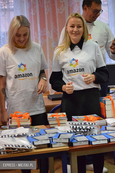 Amazon wręczył szkole książki