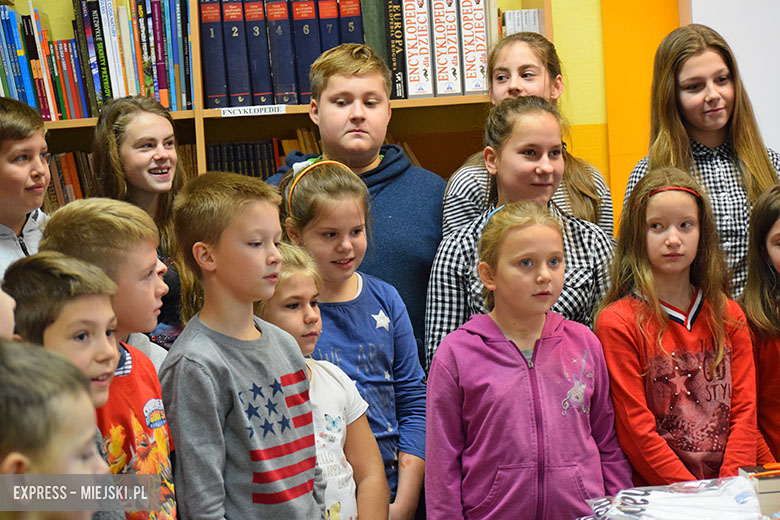 Amazon wręczył szkole książki