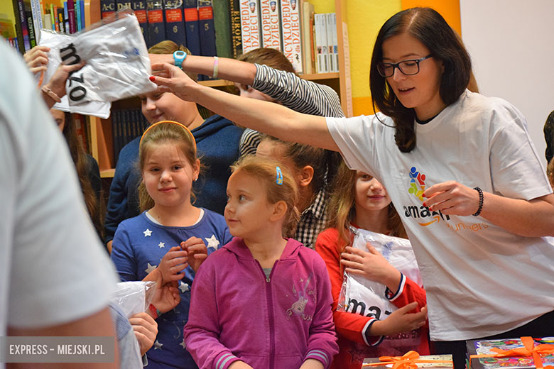 Amazon wręczył szkole książki