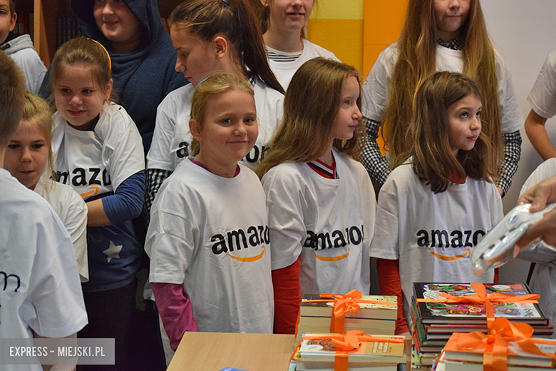 Amazon wręczył szkole książki
