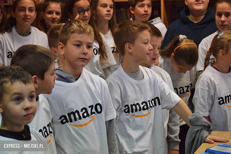 Amazon wręczył szkole książki