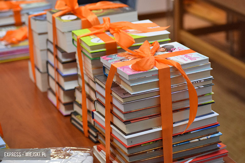 Amazon wręczył szkole książki