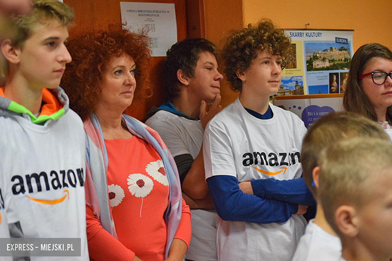 Amazon wręczył szkole książki
