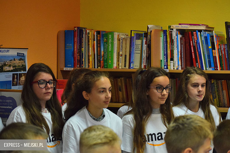 Amazon wręczył szkole książki