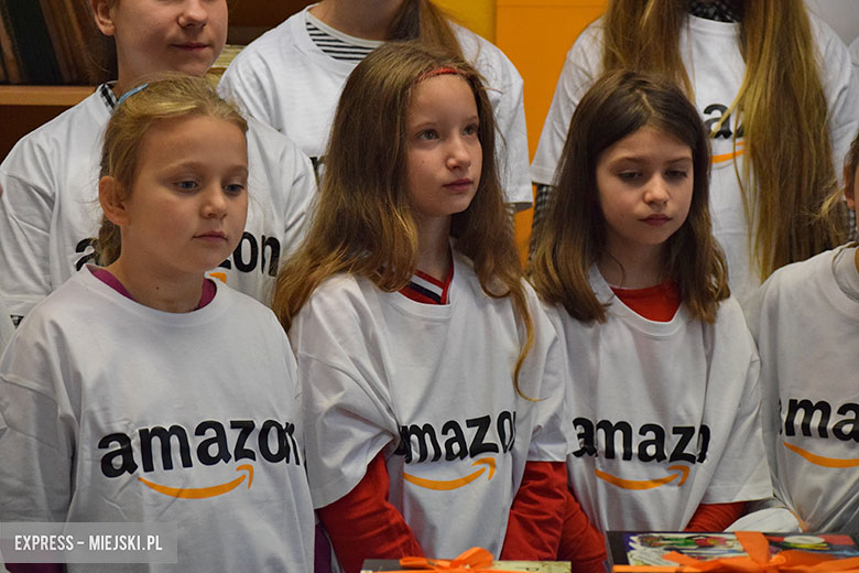 Amazon wręczył szkole książki