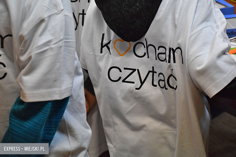 Amazon wręczył szkole książki