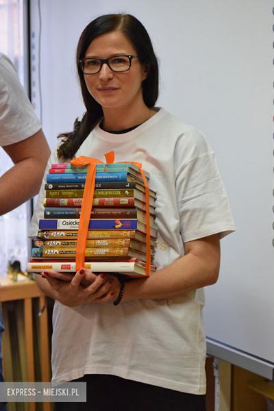 Amazon wręczył szkole książki