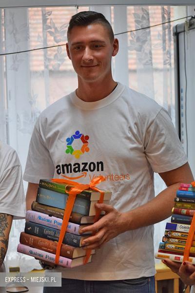 Amazon wręczył szkole książki