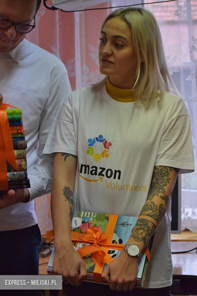 Amazon wręczył szkole książki