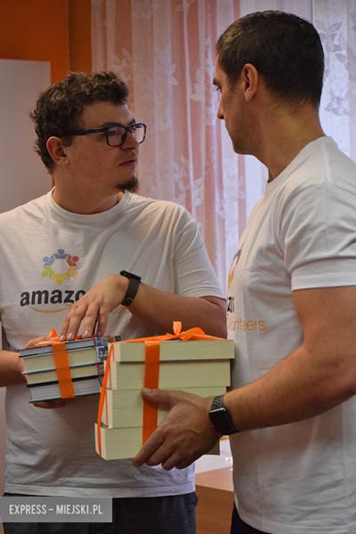Amazon wręczył szkole książki