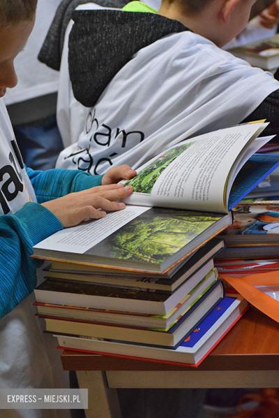 Amazon wręczył szkole książki