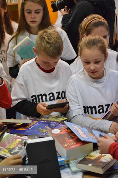 Amazon wręczył szkole książki