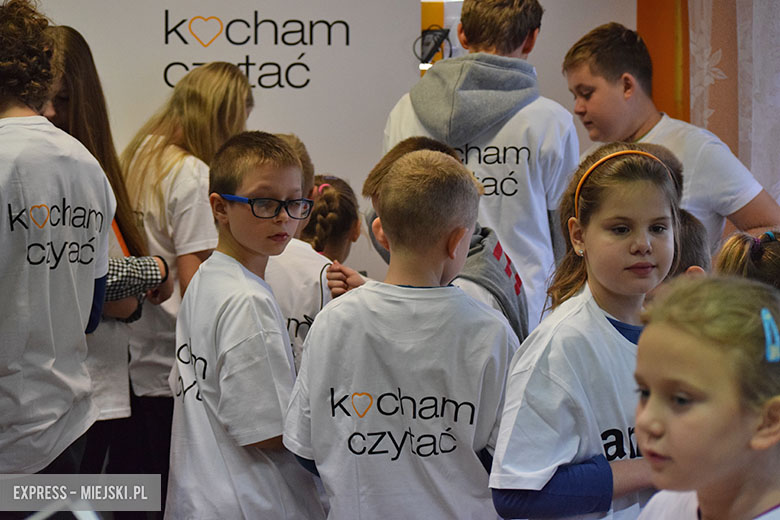 Amazon wręczył szkole książki