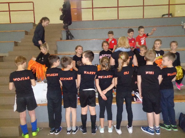 Turniej piłki nożnej w średzkiej podstawówce