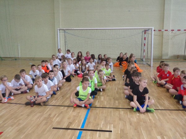 Turniej piłki nożnej w średzkiej podstawówce