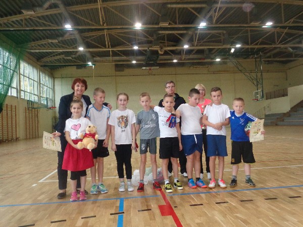 Turniej piłki nożnej w średzkiej podstawówce