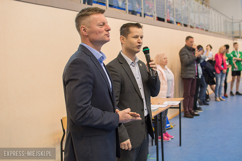 Około 200 dziewczynek wzięło udział w turnieju siatkówki w Malczycach