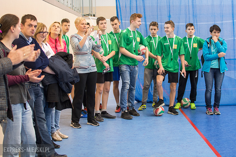 Około 200 dziewczynek wzięło udział w turnieju siatkówki w Malczycach