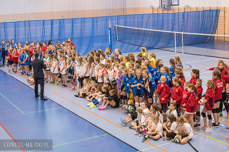 Około 200 dziewczynek wzięło udział w turnieju siatkówki w Malczycach
