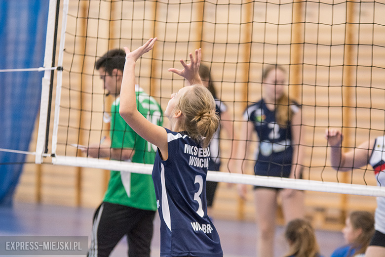 Około 200 dziewczynek wzięło udział w turnieju siatkówki w Malczycach