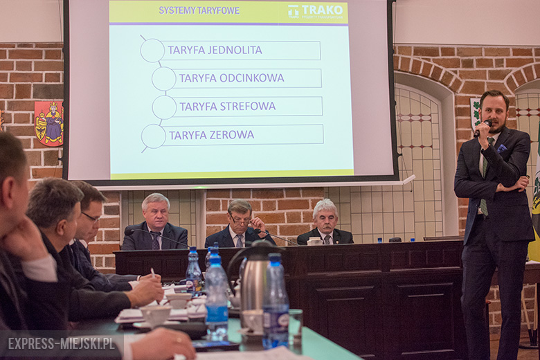 Sesja rady miejskiej poświęcona komunikacji gminnej