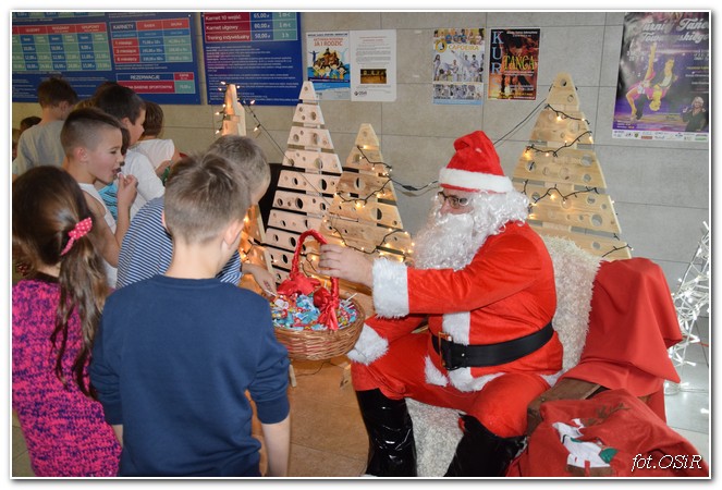 Zabawa na basenie z Mikołajem