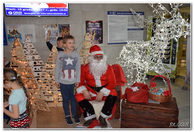 Zabawa na basenie z Mikołajem