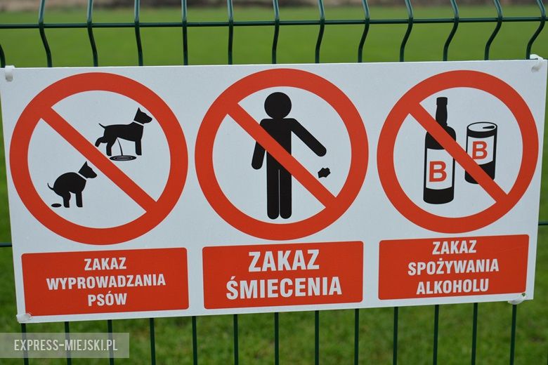 Ogrodzone boisko na przy akwenie Kajaki w Środzie Śląskiej