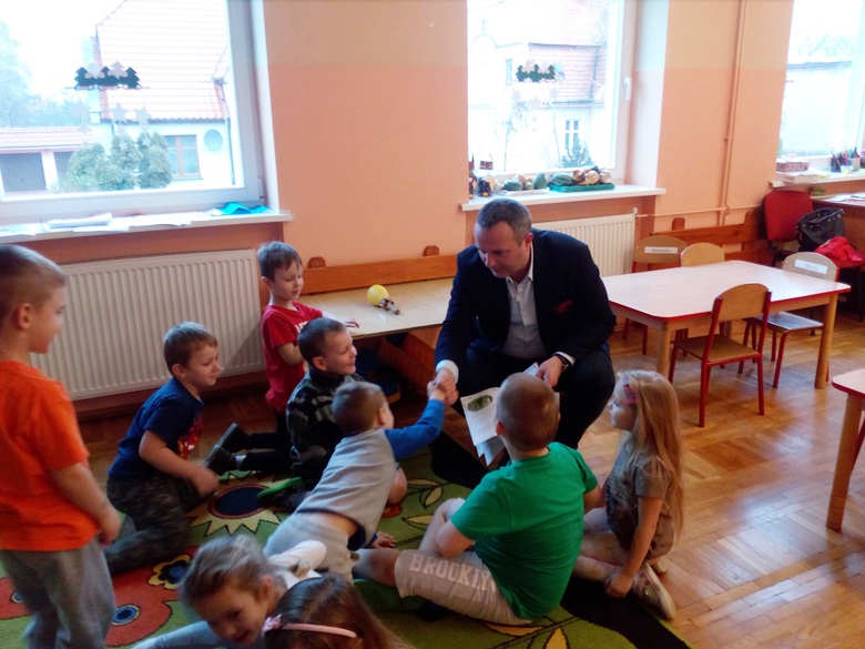 Wizyta starosty u przedszkolaków