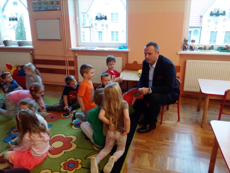 Wizyta starosty u przedszkolaków