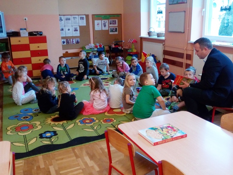 Wizyta starosty u przedszkolaków