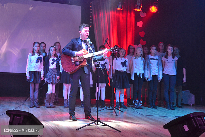 "Mam biało- czerwone serce" dla X Wrocławskiego Pułku Dowodzenia