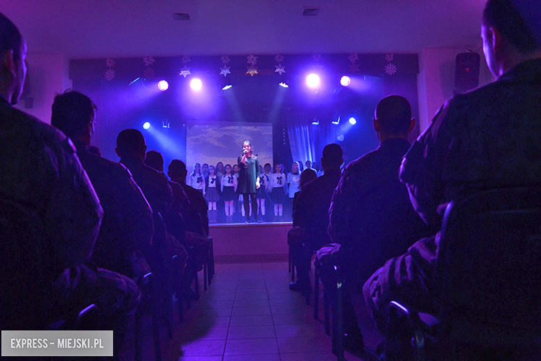 "Mam biało- czerwone serce" dla X Wrocławskiego Pułku Dowodzenia