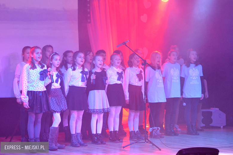 "Mam biało- czerwone serce" dla X Wrocławskiego Pułku Dowodzenia