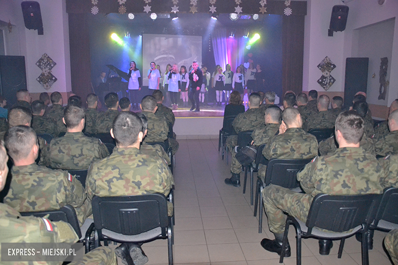 "Mam biało- czerwone serce" dla X Wrocławskiego Pułku Dowodzenia