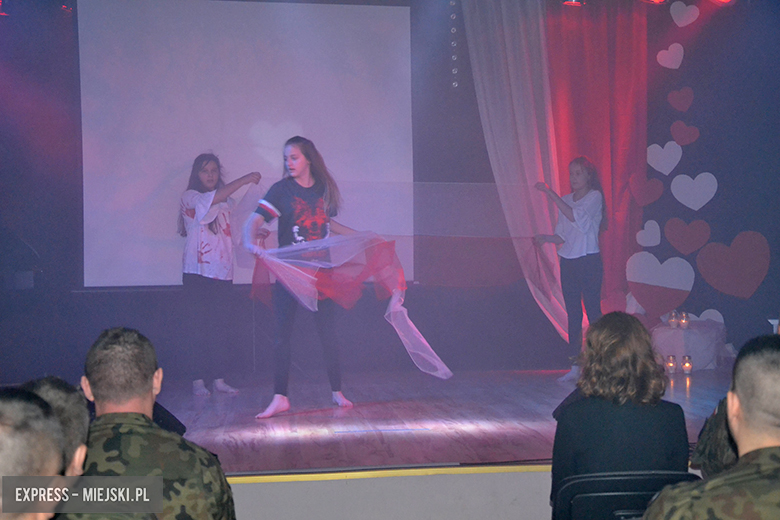 "Mam biało- czerwone serce" dla X Wrocławskiego Pułku Dowodzenia