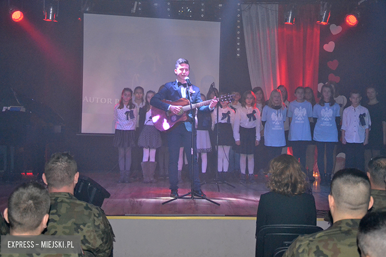 "Mam biało- czerwone serce" dla X Wrocławskiego Pułku Dowodzenia