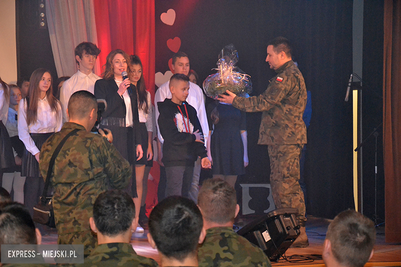 "Mam biało- czerwone serce" dla X Wrocławskiego Pułku Dowodzenia