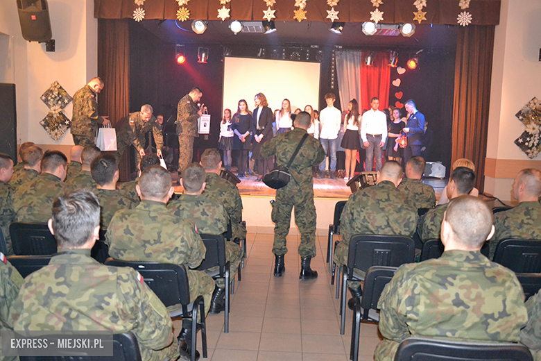 "Mam biało- czerwone serce" dla X Wrocławskiego Pułku Dowodzenia