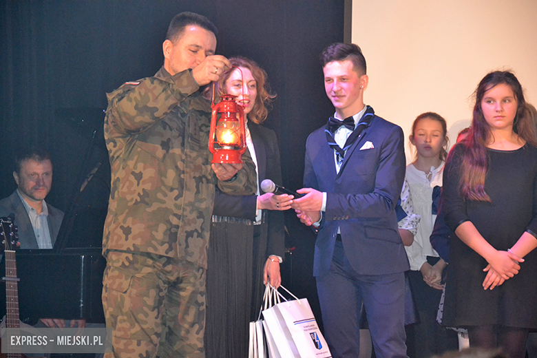 "Mam biało- czerwone serce" dla X Wrocławskiego Pułku Dowodzenia