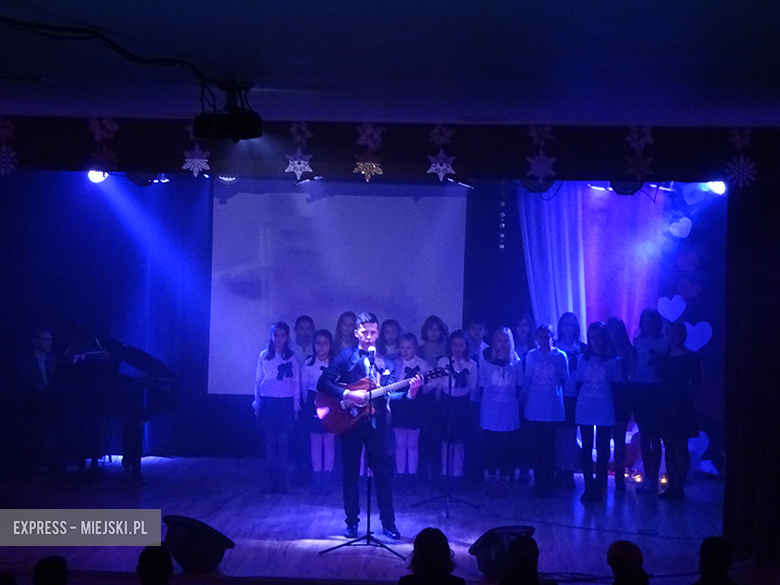 "Mam biało- czerwone serce" dla X Wrocławskiego Pułku Dowodzenia