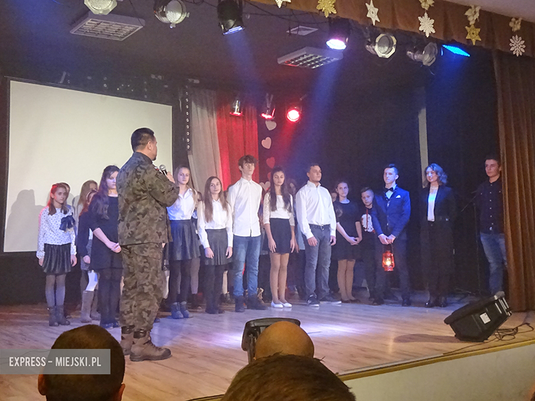 "Mam biało- czerwone serce" dla X Wrocławskiego Pułku Dowodzenia