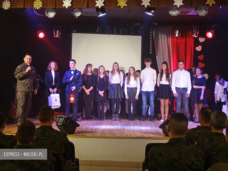 "Mam biało- czerwone serce" dla X Wrocławskiego Pułku Dowodzenia