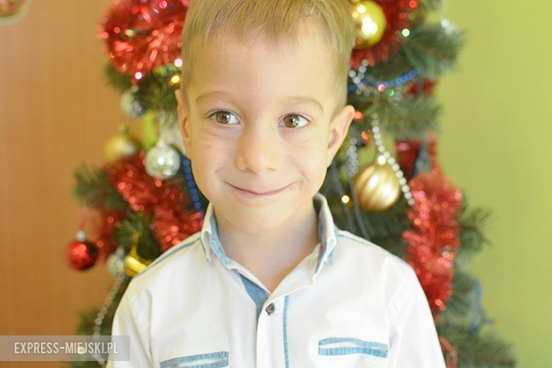 Bartek - Ja moją choinkę ubieram z rodzicami w kolorowe bombki, pierniczki i łańcuchy.