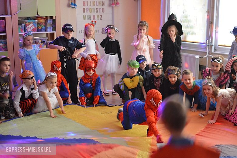 Zabawa karnawałowa w średzkim przedszkolu